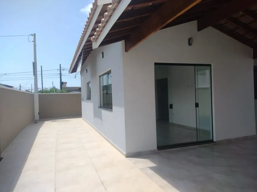 Foto 1 de Casa com 2 Quartos à venda, 81m² em Jardim Barra de Jangadas, Peruíbe