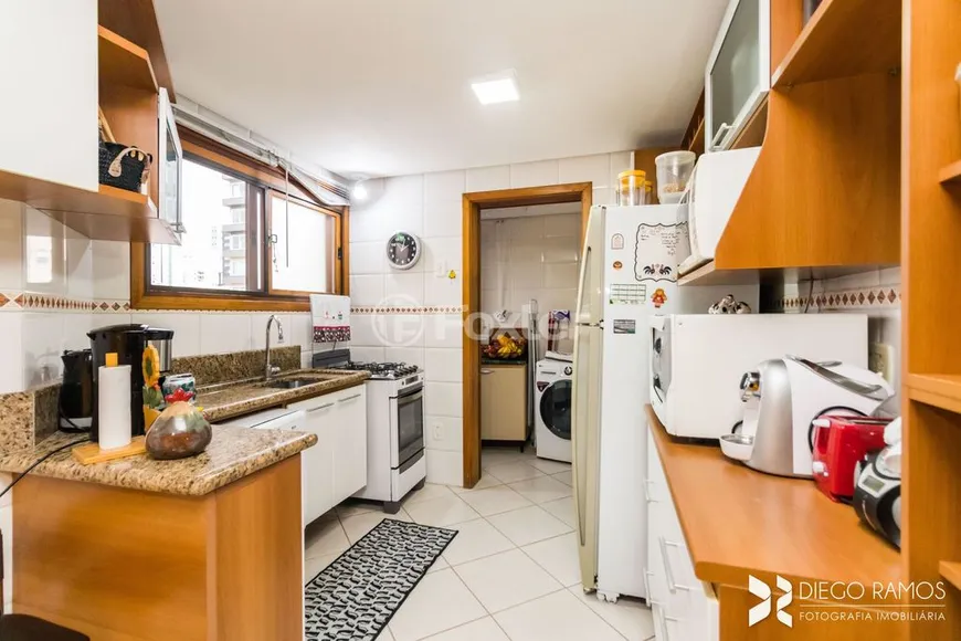 Foto 1 de Apartamento com 3 Quartos à venda, 98m² em Passo da Areia, Porto Alegre