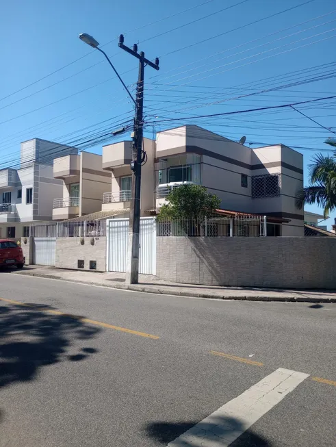 Foto 1 de Sobrado com 2 Quartos à venda, 70m² em Forquilhinhas, São José