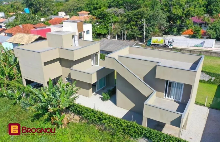 Foto 1 de Casa com 4 Quartos à venda, 200m² em Lagoa da Conceição, Florianópolis