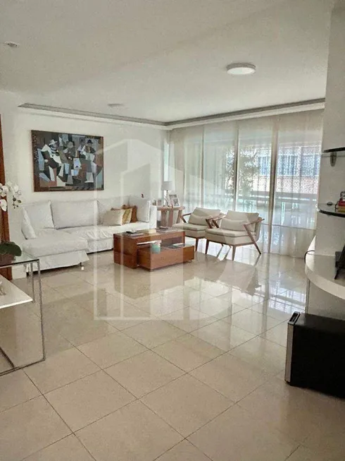 Foto 1 de Apartamento com 3 Quartos à venda, 157m² em Lagoa, Rio de Janeiro