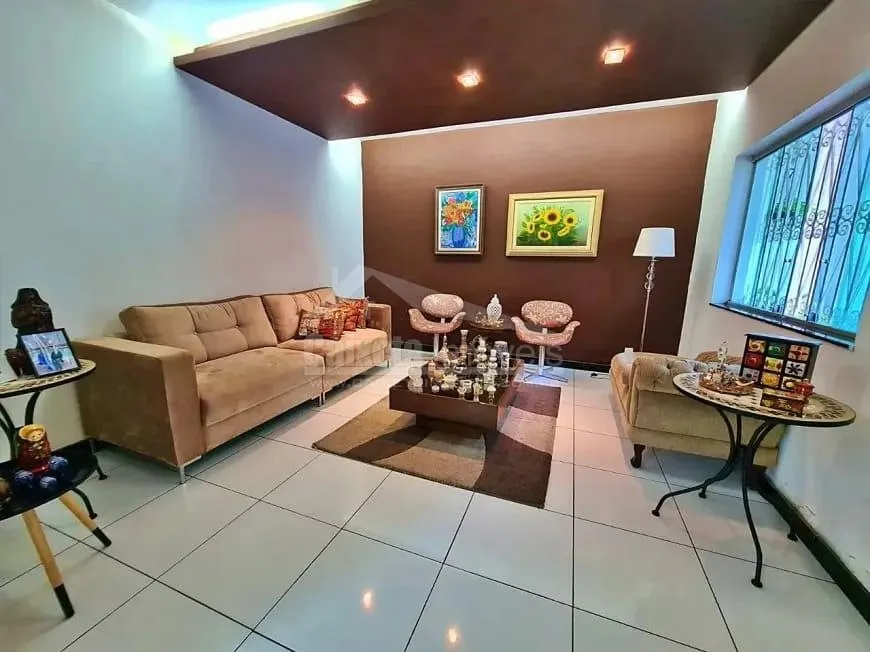 Foto 1 de Casa com 4 Quartos à venda, 360m² em Itapoã, Belo Horizonte