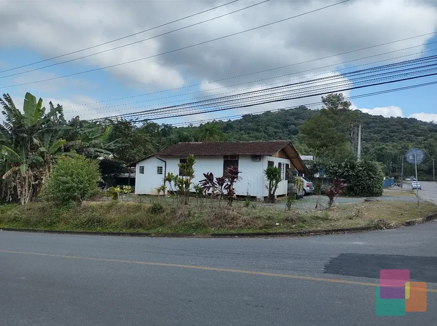 Foto 1 de Lote/Terreno à venda, 450m² em Atiradores, Joinville