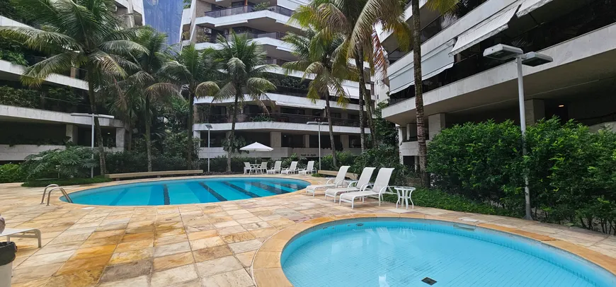Foto 1 de Apartamento com 4 Quartos para alugar, 246m² em Lagoa, Rio de Janeiro