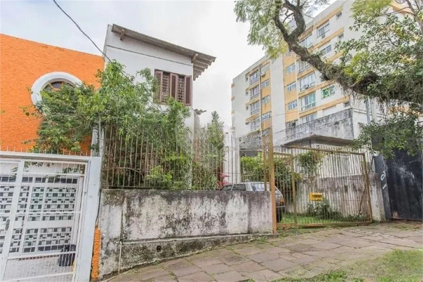 Foto 1 de Casa com 2 Quartos à venda, 181m² em Rio Branco, Porto Alegre