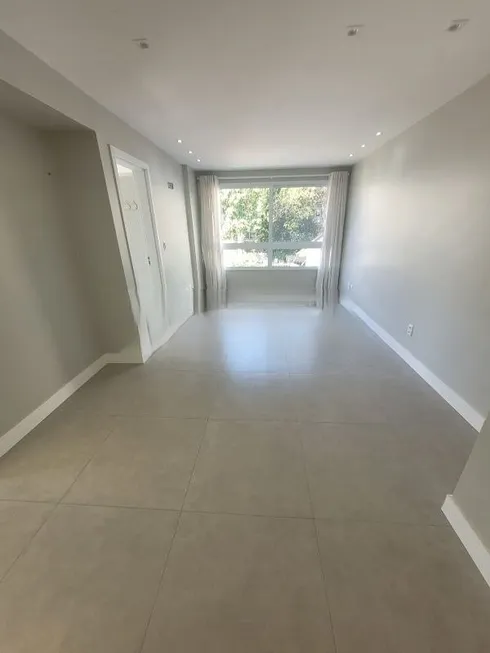 Foto 1 de Apartamento com 1 Quarto à venda, 50m² em Passo da Areia, Porto Alegre