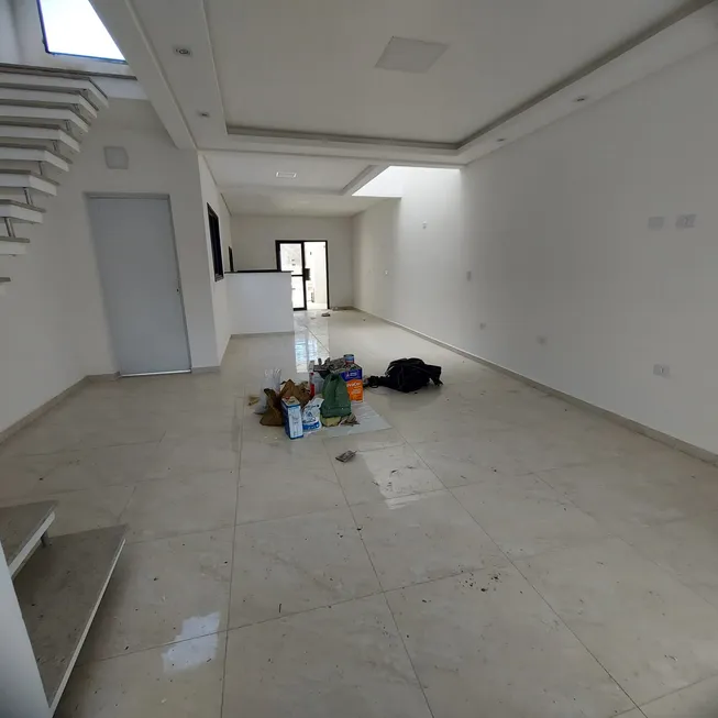 Foto 1 de Sobrado com 3 Quartos à venda, 147m² em Jardim Aguapeu, Mongaguá