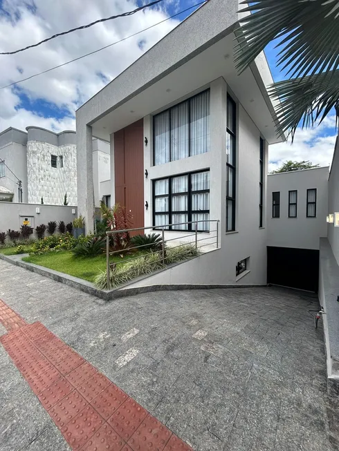 Foto 1 de Casa de Condomínio com 4 Quartos à venda, 300m² em Estância Silveira, Contagem