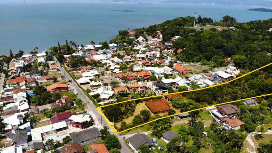 Foto 1 de Casa com 3 Quartos à venda, 13000m² em Sambaqui, Florianópolis