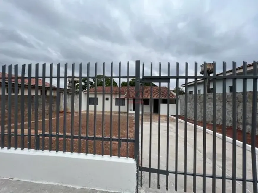 Foto 1 de Casa com 2 Quartos para alugar, 75m² em Vila Esperanca, Maringá