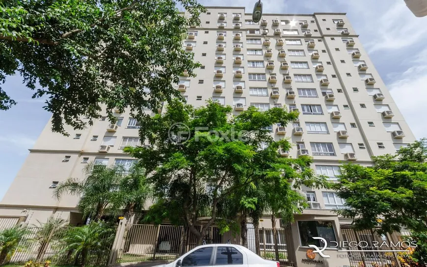 Foto 1 de Apartamento com 3 Quartos à venda, 70m² em Passo da Areia, Porto Alegre