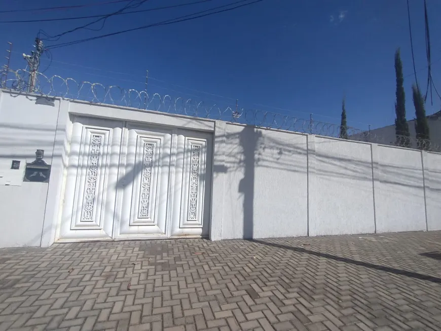 Foto 1 de Casa com 5 Quartos à venda, 200m² em Goiá, Goiânia