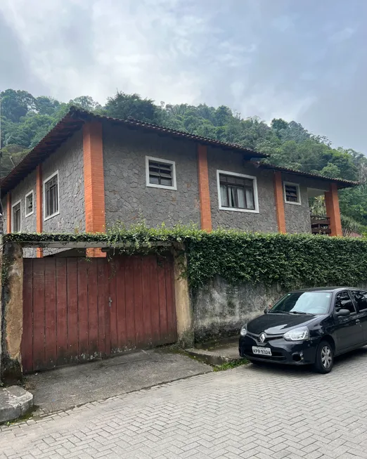 Foto 1 de Casa com 3 Quartos à venda, 255m² em Independência, Petrópolis