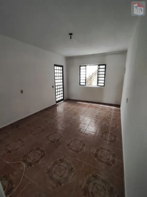 Foto 1 de Casa com 2 Quartos para alugar, 70m² em Jardim Elisa Maria, São Paulo