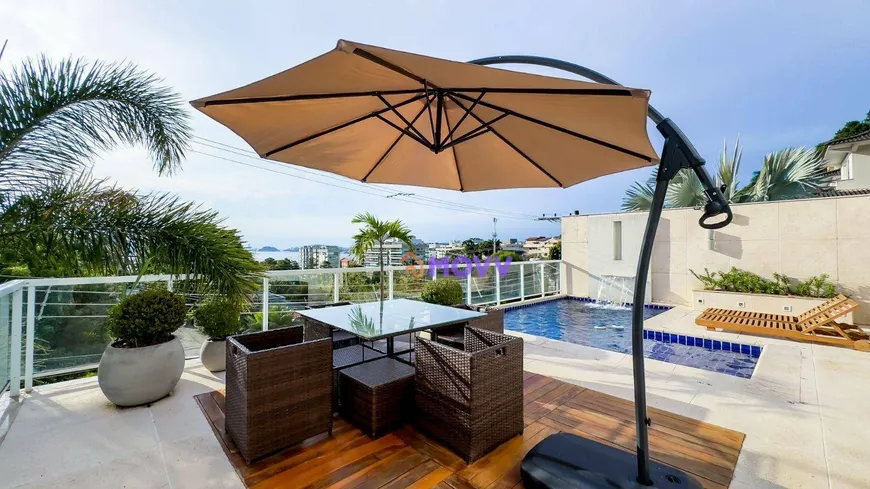 Foto 1 de Casa de Condomínio com 5 Quartos para alugar, 430m² em Charitas, Niterói
