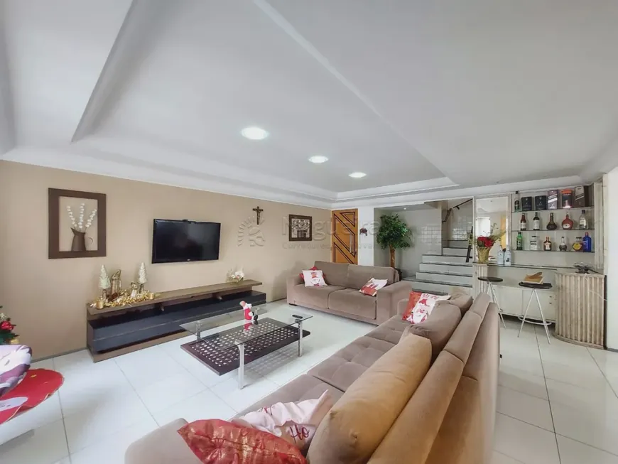 Foto 1 de Apartamento com 4 Quartos à venda, 340m² em Torre, Recife
