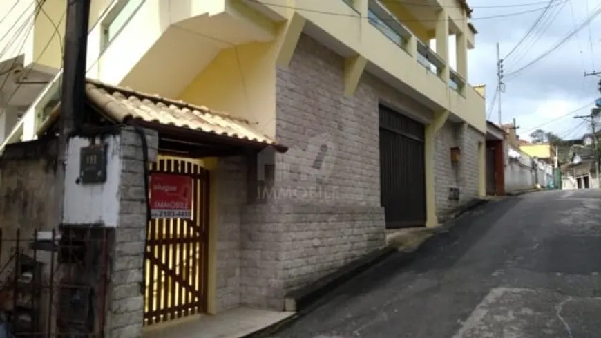 Foto 1 de Casa com 3 Quartos para alugar, 72m² em Cascatinha, Petrópolis