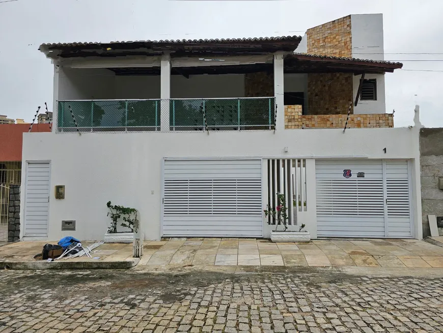 Foto 1 de Casa com 3 Quartos à venda, 300m² em Candelária, Natal