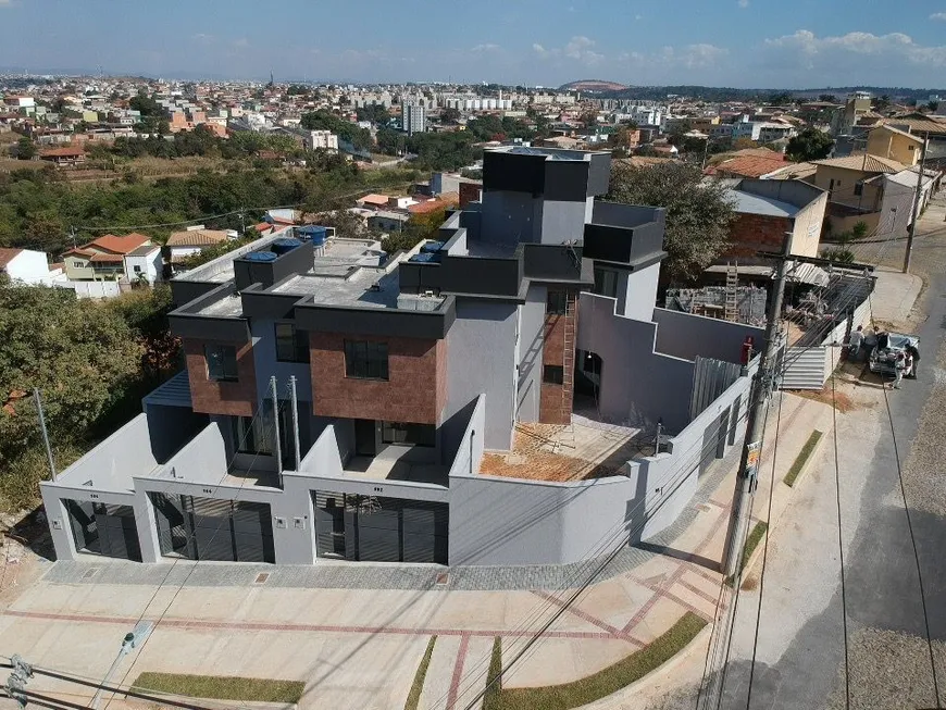 Foto 1 de Casa com 3 Quartos à venda, 90m² em Nacional, Contagem