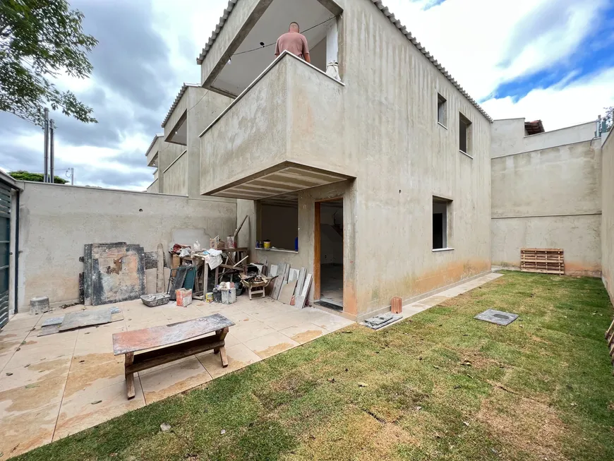 Foto 1 de Casa com 3 Quartos à venda, 195m² em Itapoã, Belo Horizonte