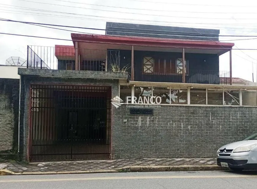 Foto 1 de Sobrado com 3 Quartos à venda, 253m² em Centro, Taubaté