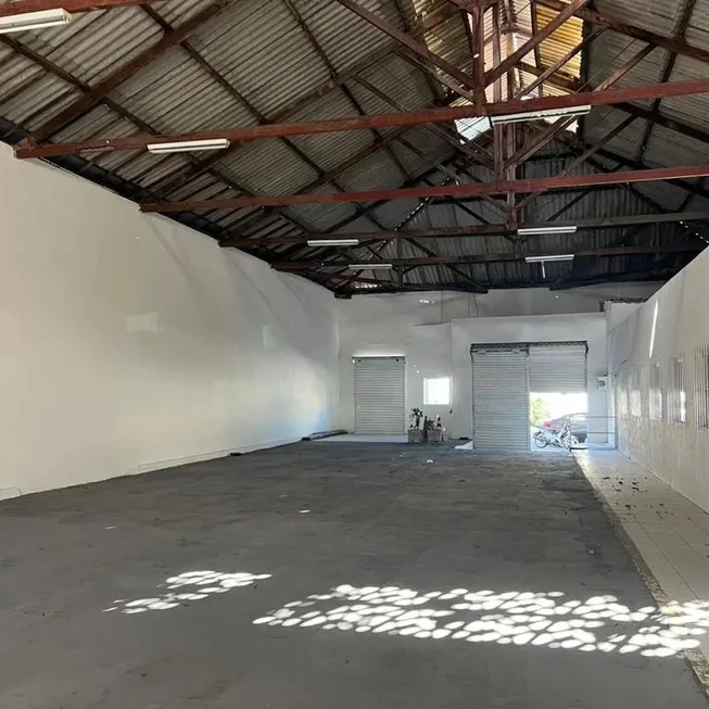 Foto 1 de Galpão/Depósito/Armazém para alugar, 958m² em Alecrim, Natal