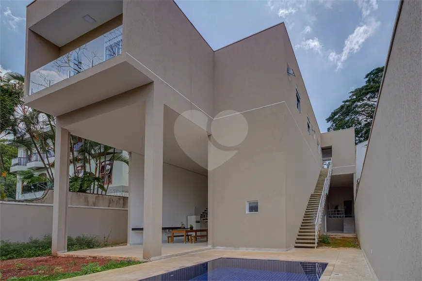 Foto 1 de Sobrado com 6 Quartos para venda ou aluguel, 450m² em Interlagos, São Paulo