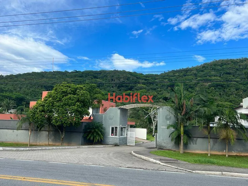 Foto 1 de Lote/Terreno à venda, 638m² em Armação, Florianópolis