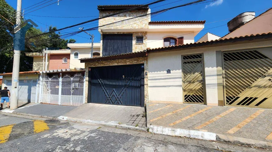 Foto 1 de Sobrado com 3 Quartos à venda, 218m² em Jardim Santa Mena, Guarulhos