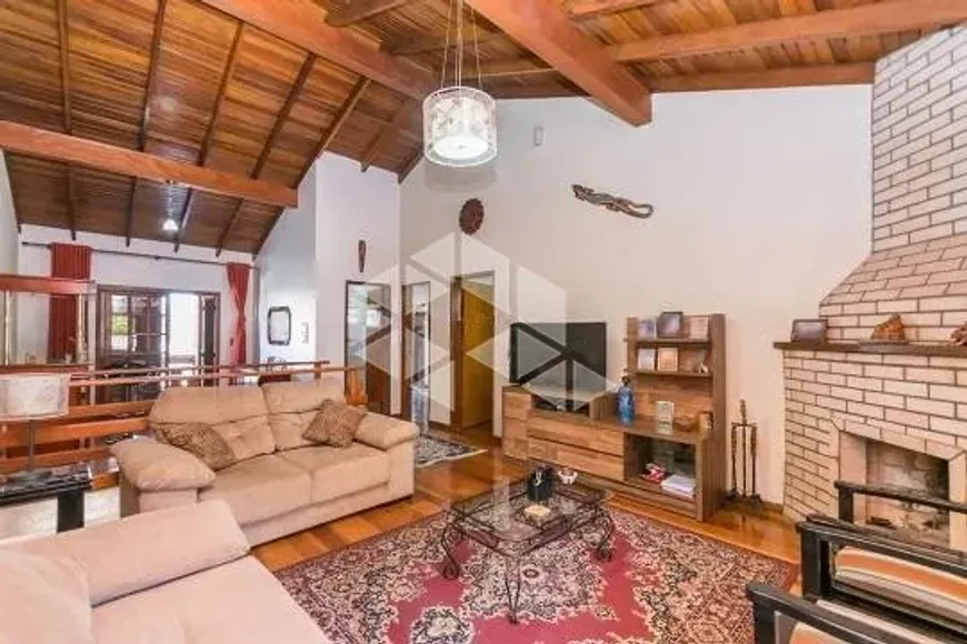 Foto 1 de Casa com 4 Quartos à venda, 263m² em Santa Fé, Porto Alegre