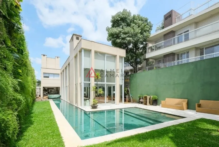 Foto 1 de Casa com 3 Quartos à venda, 677m² em Vila Madalena, São Paulo