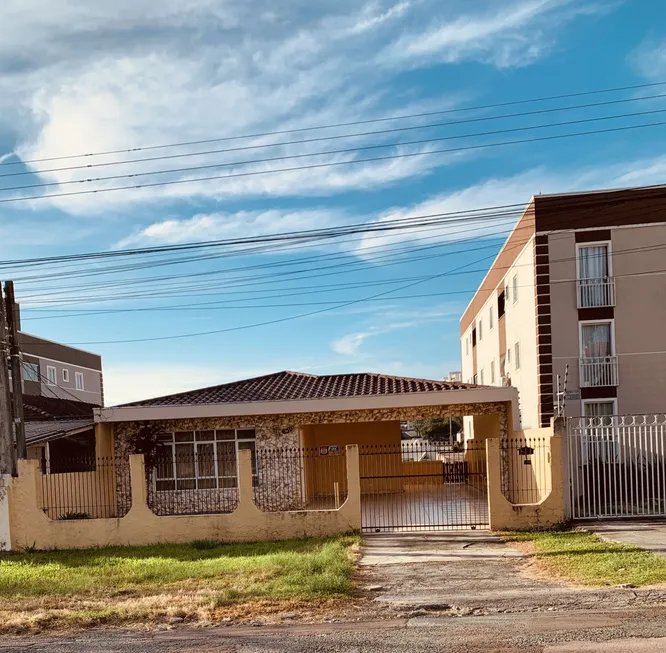Foto 1 de Casa com 4 Quartos para alugar, 230m² em Boa Vista, Curitiba