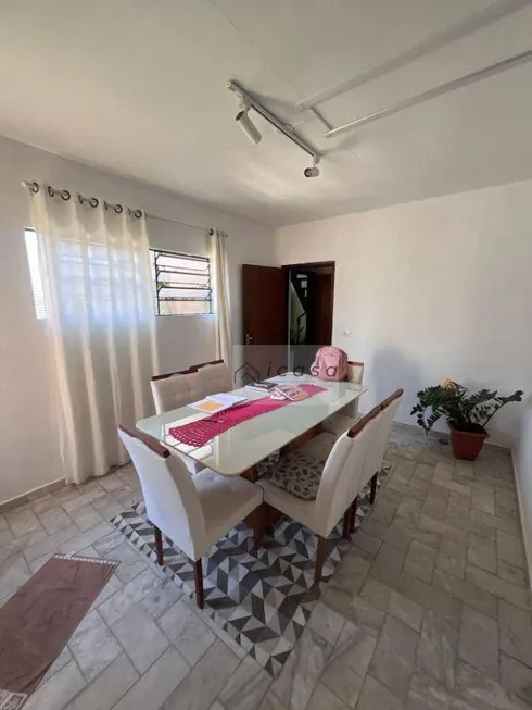 Foto 1 de Casa com 4 Quartos à venda, 187m² em Vila Resende, Caçapava