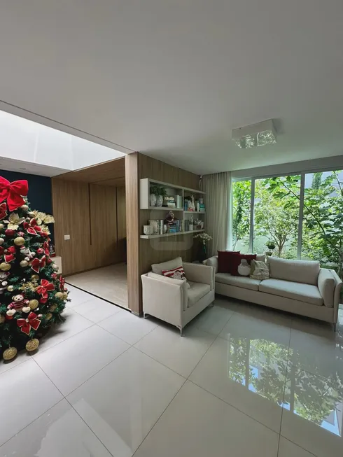 Foto 1 de Casa de Condomínio com 4 Quartos à venda, 348m² em Gávea, Uberlândia