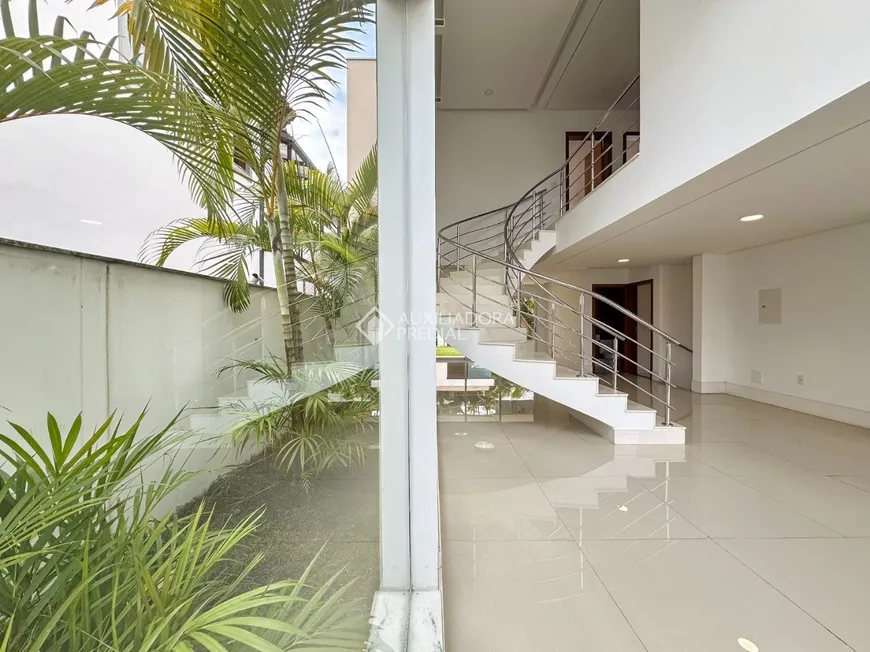 Foto 1 de Casa com 4 Quartos para alugar, 392m² em Parque Terra Nova II, São Bernardo do Campo