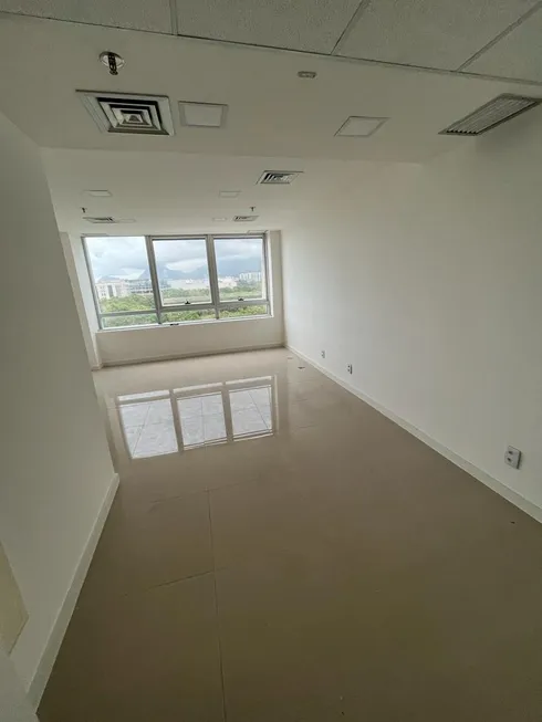 Foto 1 de Sala Comercial para alugar, 27m² em Jacarepaguá, Rio de Janeiro