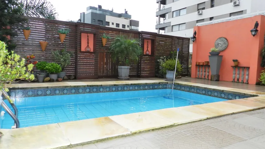 Foto 1 de Casa com 3 Quartos à venda, 363m² em Auxiliadora, Porto Alegre