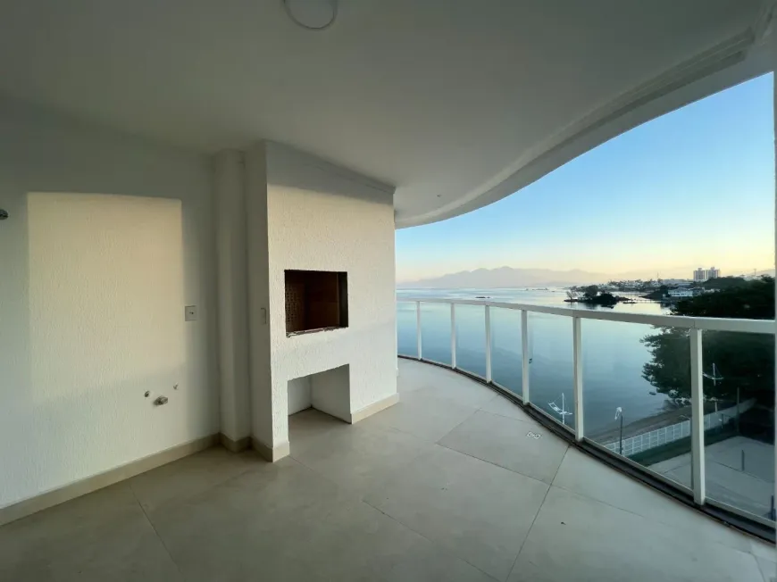 Foto 1 de Cobertura com 4 Quartos à venda, 227m² em Coqueiros, Florianópolis