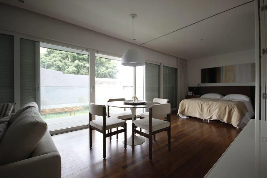 Foto 1 de Apartamento com 1 Quarto para alugar, 90m² em Vila Olímpia, São Paulo