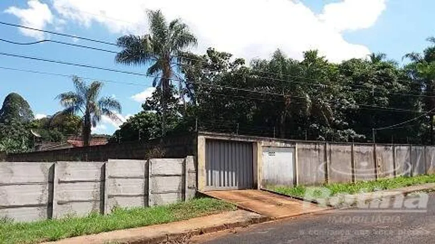 Foto 1 de Casa com 3 Quartos à venda, 681m² em Mansões Aeroporto, Uberlândia