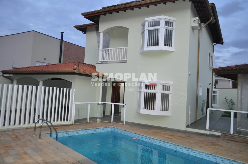 Foto 1 de Sobrado com 3 Quartos à venda, 279m² em Vila Brandina, Campinas