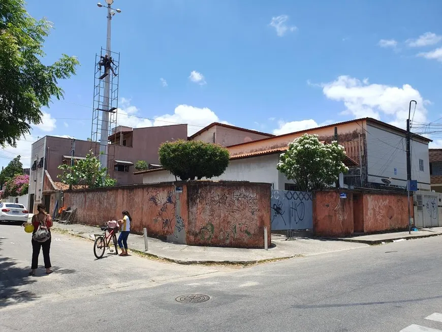 Foto 1 de Casa com 6 Quartos à venda, 410m² em Henrique Jorge, Fortaleza