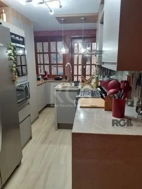 Foto 1 de Casa com 2 Quartos à venda, 60m² em Medianeira, Porto Alegre