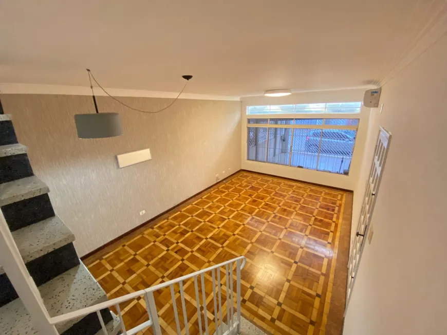 Foto 1 de Casa com 3 Quartos para alugar, 130m² em Campo Belo, São Paulo