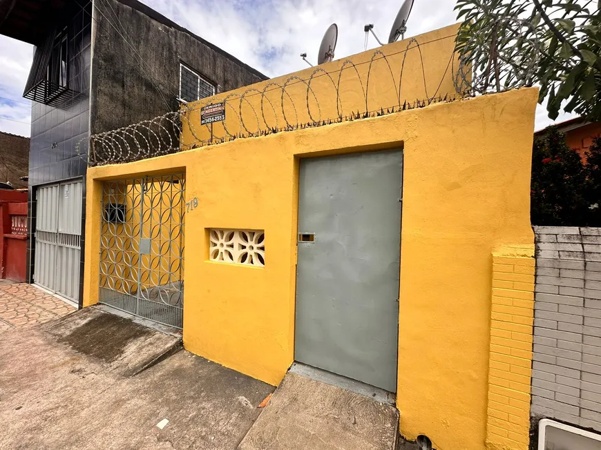 Foto 1 de Casa com 2 Quartos para alugar, 80m² em Montese, Fortaleza