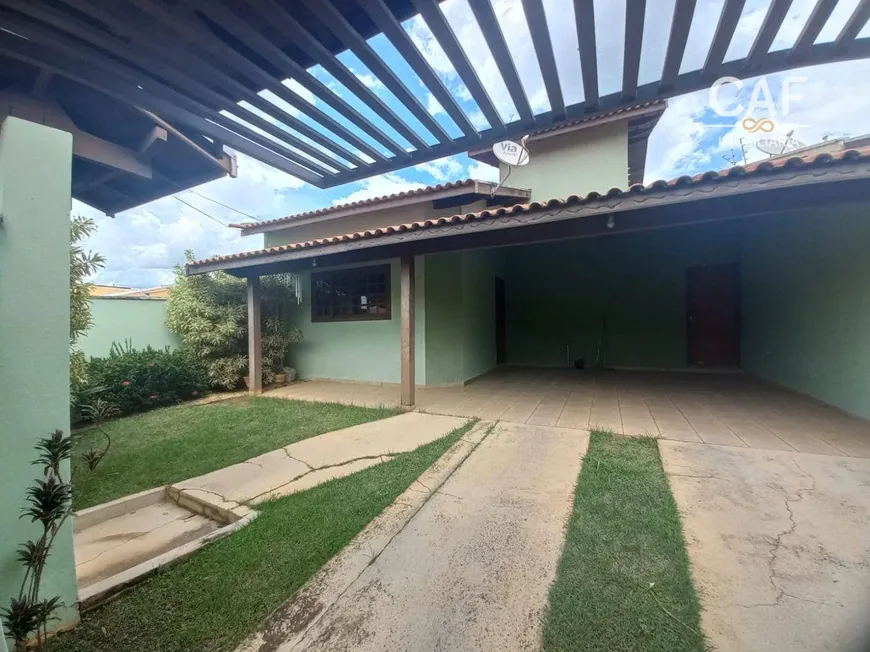 Foto 1 de Casa com 3 Quartos à venda, 157m² em Jardim das Tulipas, Holambra