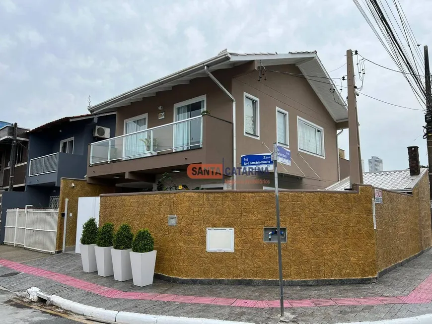 Foto 1 de Casa com 2 Quartos à venda, 170m² em Barra, Balneário Camboriú