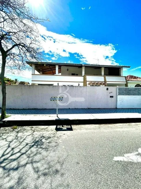 Foto 1 de Casa com 3 Quartos à venda, 240m² em Parque Turf Club, Campos dos Goytacazes