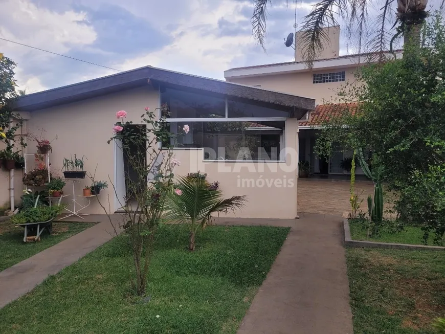 Foto 1 de Casa com 3 Quartos à venda, 270m² em Parque Santa Marta, São Carlos