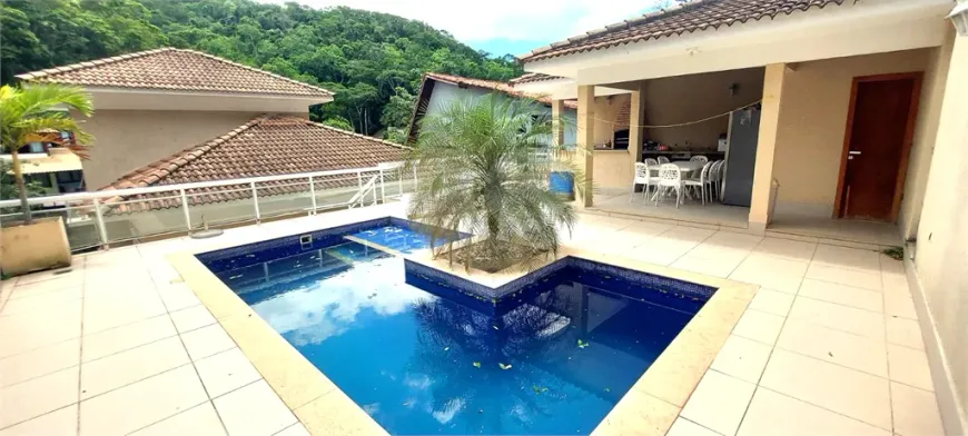 Foto 1 de Casa de Condomínio com 3 Quartos à venda, 378m² em Piratininga, Niterói